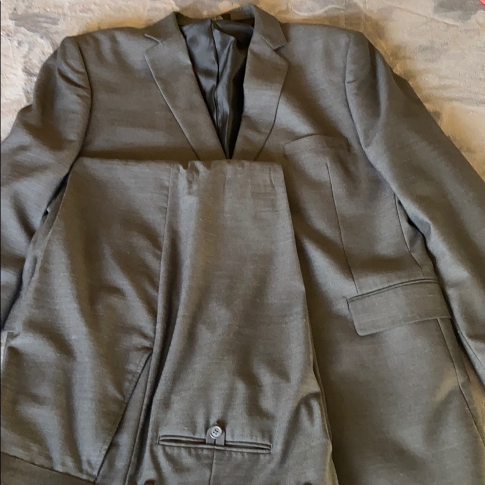 Barely Worn Wilke Rodriguez Modern Fit Suit